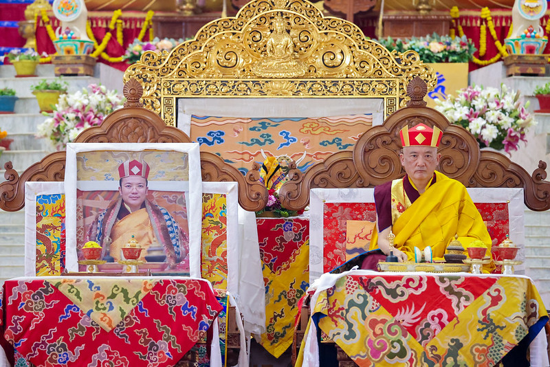 ཀར་ལུགས་རྩ་གསུམ་དྲིལ་སྒྲུབ་ཀྱི་སྒོ་ནས་བརྟན་བཞུགས་འདེགས་འབུལ།