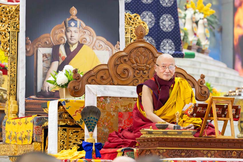 བཀའ་བརྒྱུད་སྨོན་ལམ་ཆེན་མོ་ཐེངས་བཞི་བཅུ་པའི་སྔོན་འགྲོའི་གསུང་ཆོས་ཉིན་གཉིས་པ། 