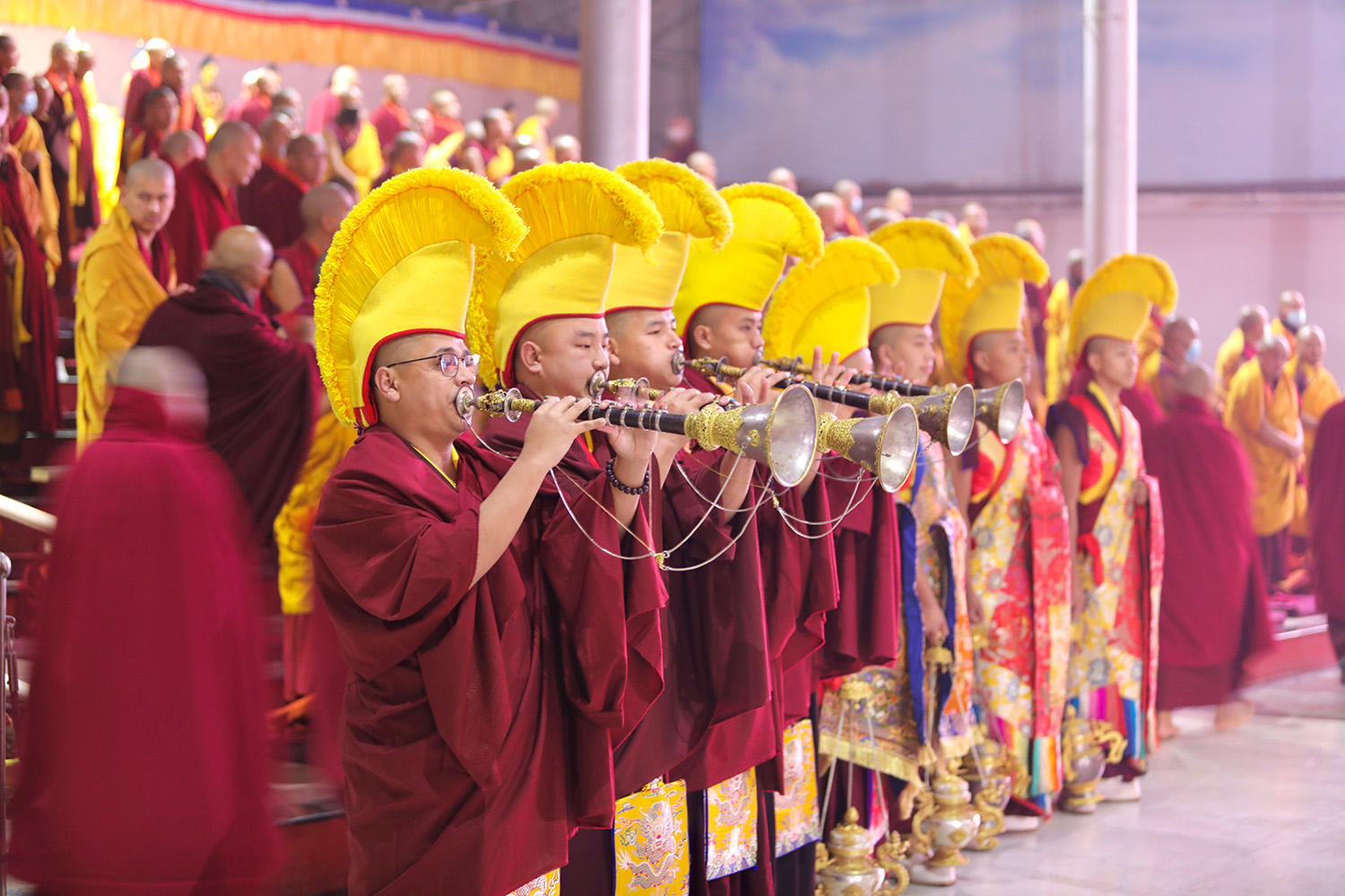 བཀའ་བརྒྱུད་སྨོན་ལམ་ཆེན་མོ་ཐེངས་སོ་བརྒྱད་པའི་དངོས་གཞི་ཉིན་དང་པོ། 