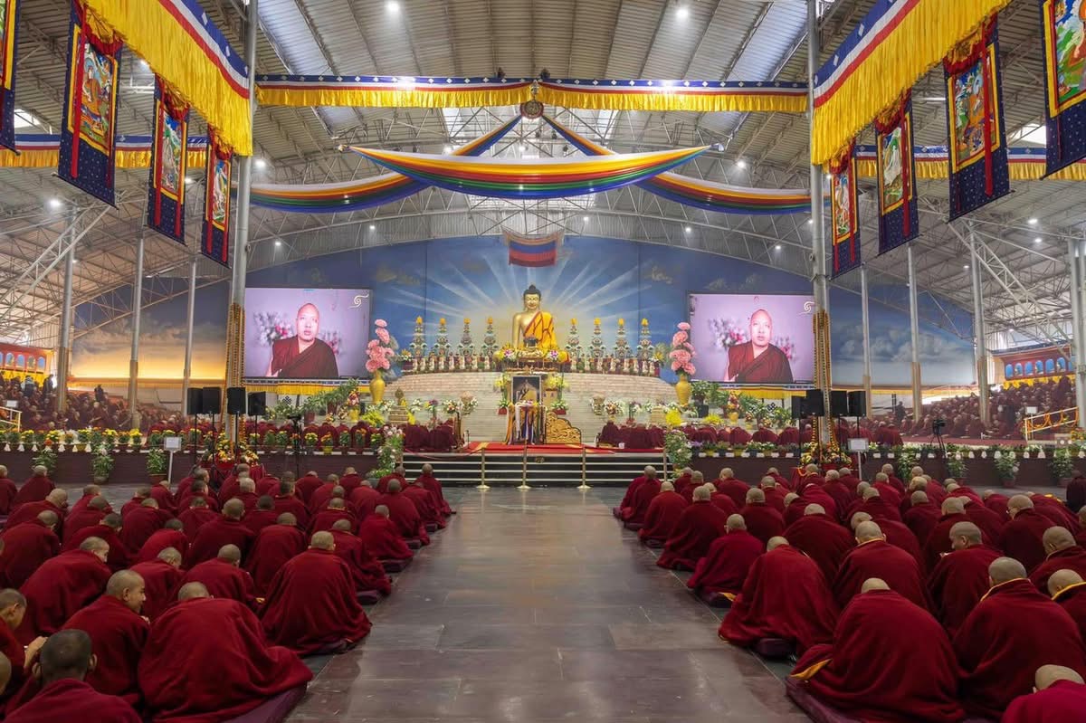 བཀའ་བརྒྱུད་སྨོན་ལམ་ཐེངས་བཞི་བཅུ་པའི་སྔོན་འགྲོའི་གསུང་ཆོས་ཉིན་དང་པོ། ཆོས་ཐུན་དང་པོ།